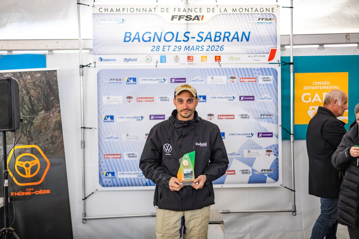 Tom Diebold avec son trophée à Bagnols-Sabran en 2026