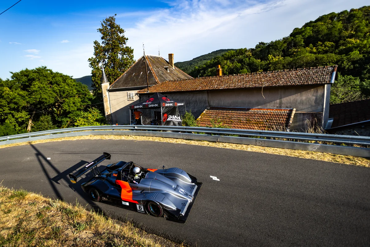Le prototype dans le virage de Marchampt en 2026