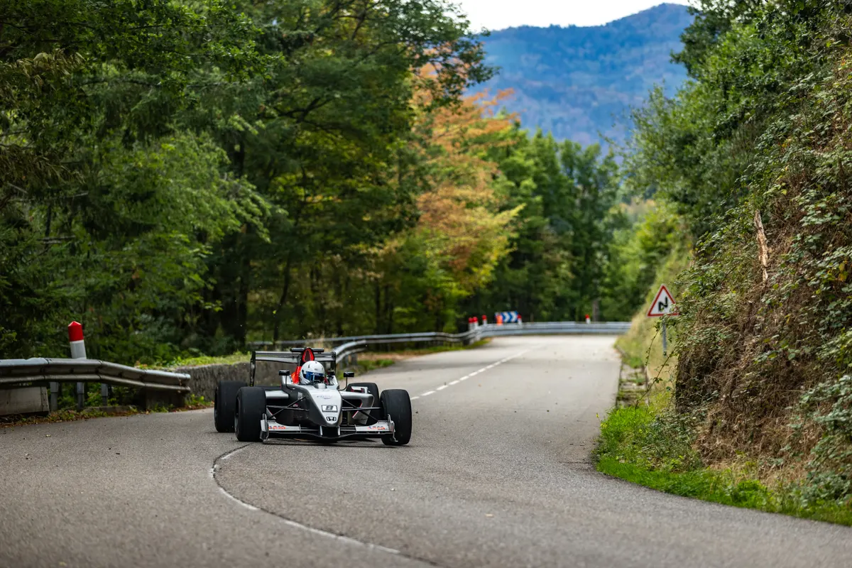 La Tatuus Formula Master de David Diebold sur la route forestière de Turckheim en 2026