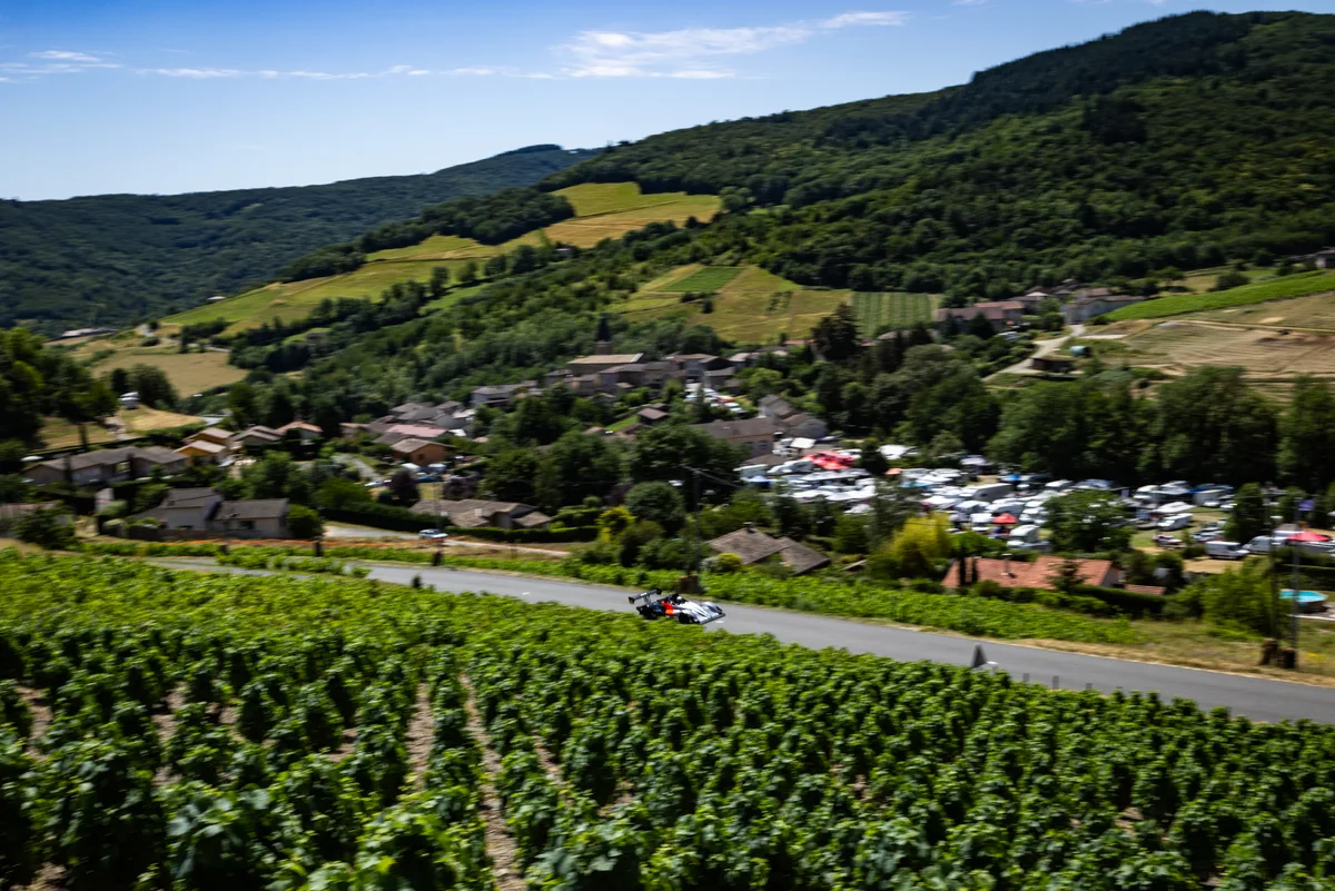 La Norma dans le paysage de vignes et de villages. Marchampt 2026.