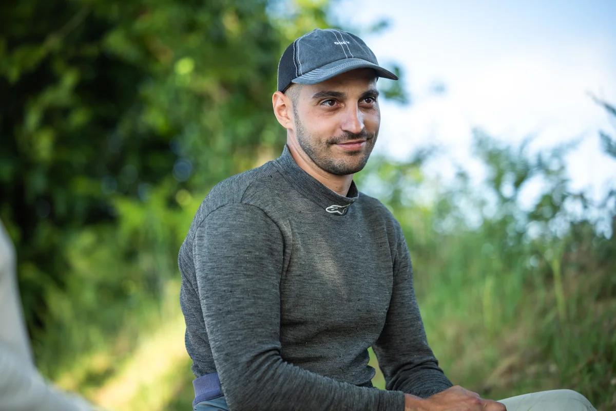 Tom Diebold dans le paddock. Saint-Gouéno 2026.